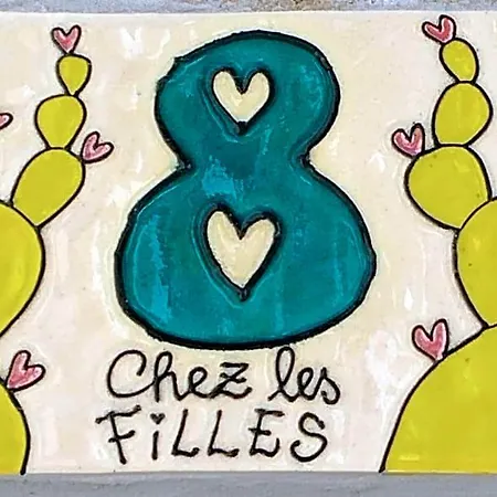 Chez Les Filles Panzió