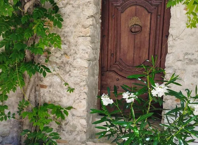 לינה וארוחת בוקר Chez Les Filles 3*