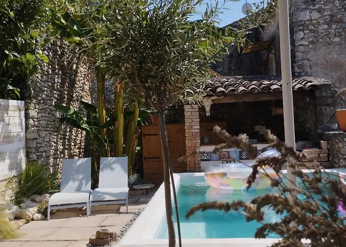 Chez Les Filles לינה וארוחת בוקר