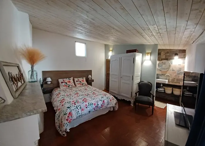 Chez Les Filles Dions