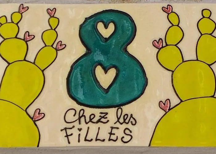 Chez Les Filles Dions