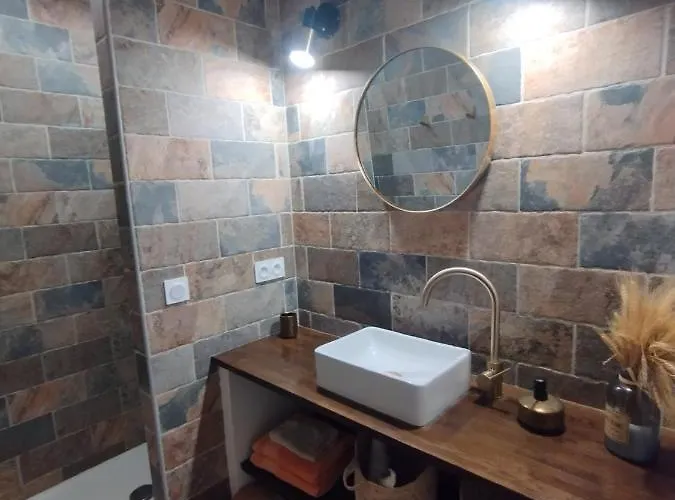 Chez Les Filles Dions