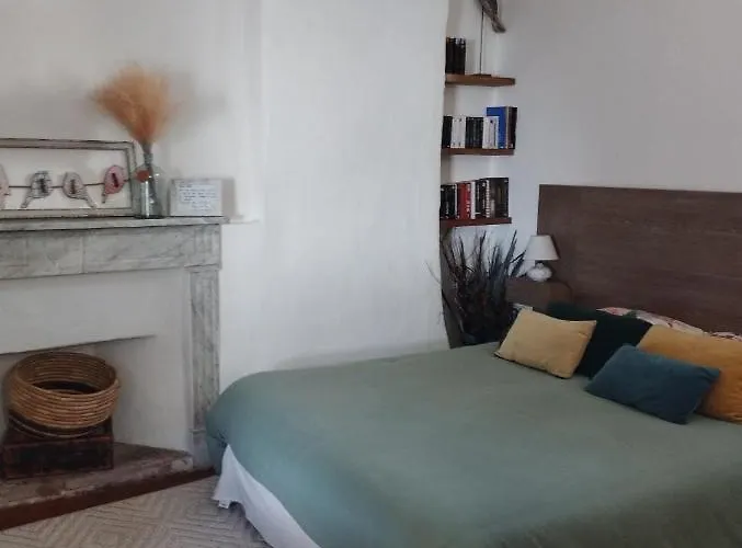 Chez Les Filles 3* Dions