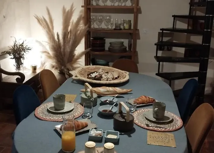 Chez Les Filles לינה וארוחת בוקר Dions